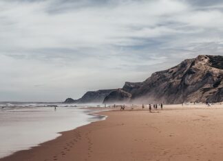 Ile trwa lot do Faro?